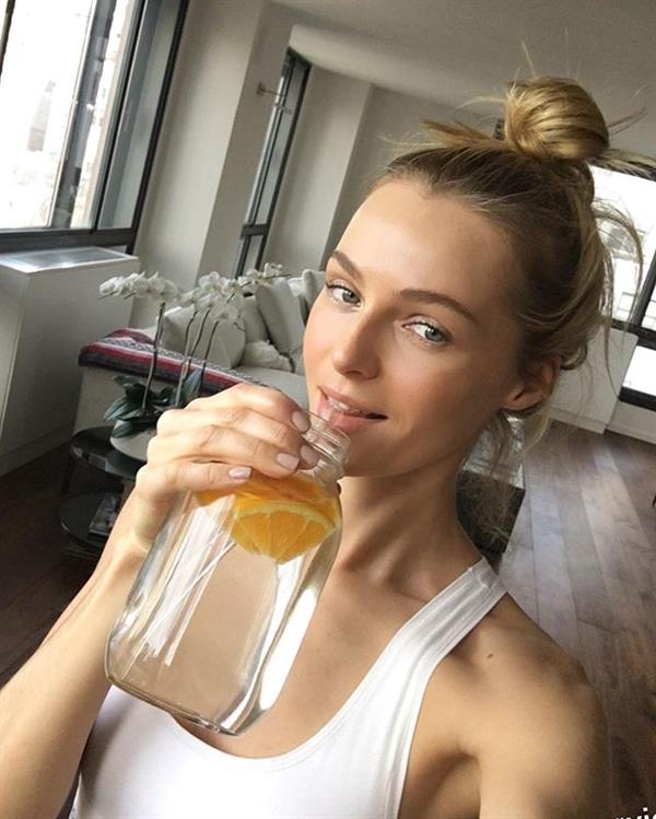 Valentina Zelyaeva taking a selfie