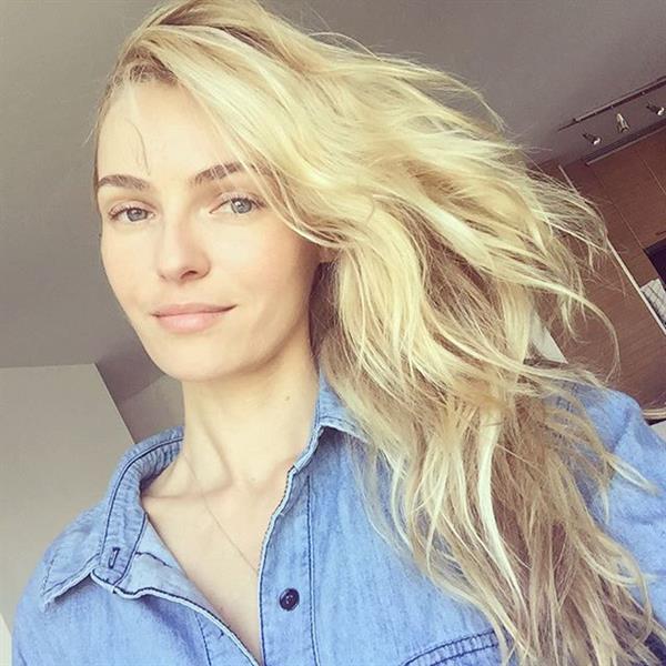 Valentina Zelyaeva taking a selfie