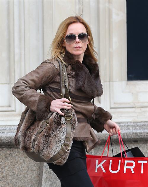 Geri Halliwell grabs a coffee in London February 4, 2013