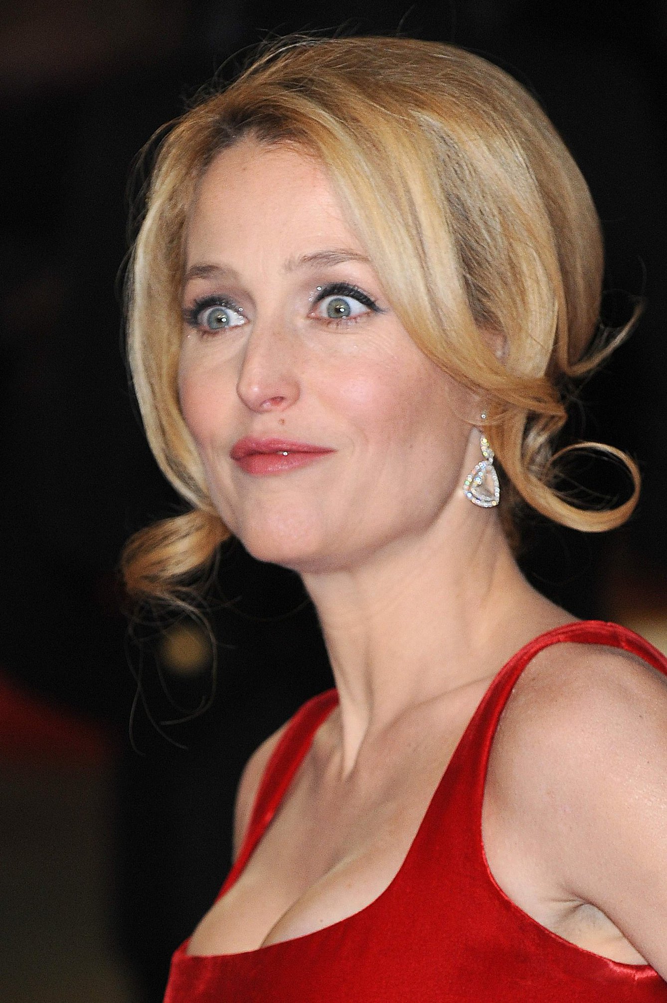 Gillian Anderson The World Premiere Of Les Miserables December 5, 2012 