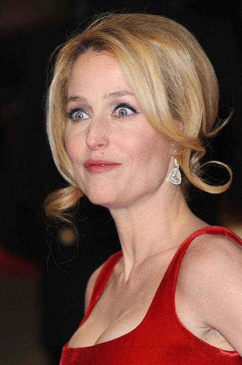 Gillian Anderson The World Premiere Of Les Miserables December 5, 2012 