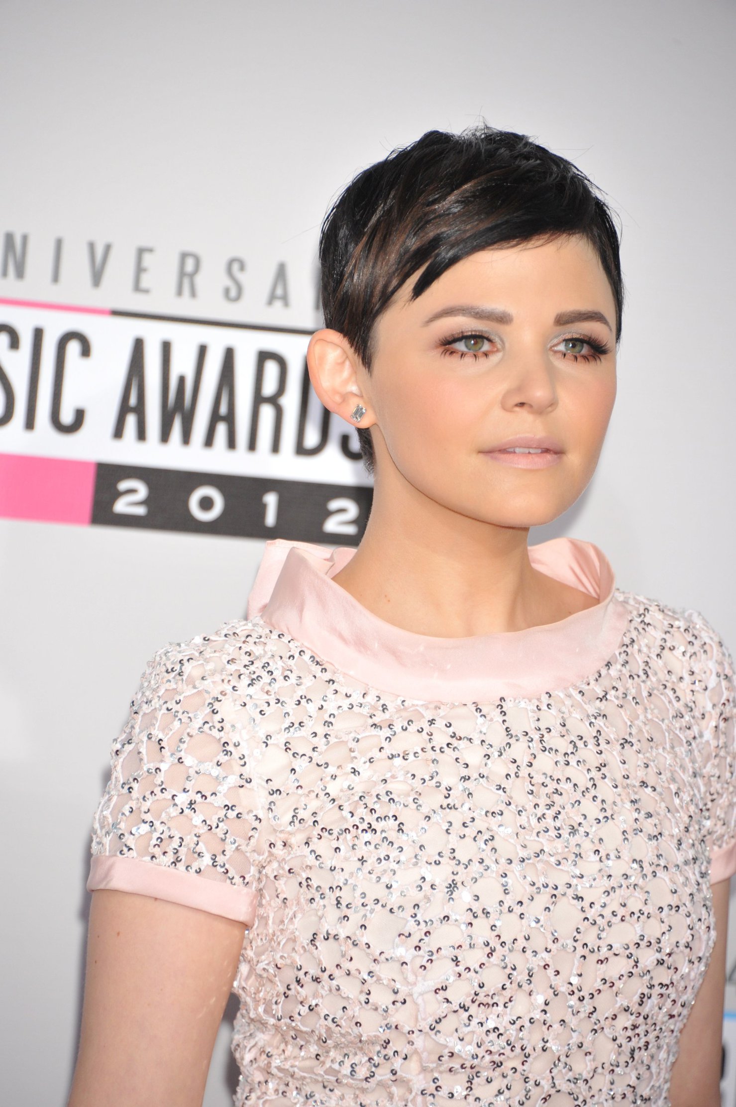Ginnifer Goodwin Pictures Ginnifer Goodwin American Music Awards (November 18, 2012)