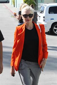 Gwen Stefani Spotted entering a store in Studio City (October 13, 2012) 
