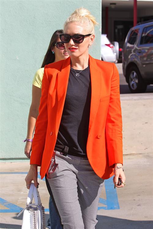 Gwen Stefani Spotted entering a store in Studio City (October 13, 2012) 