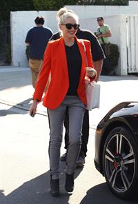 Gwen Stefani Spotted entering a store in Studio City (October 13, 2012) 