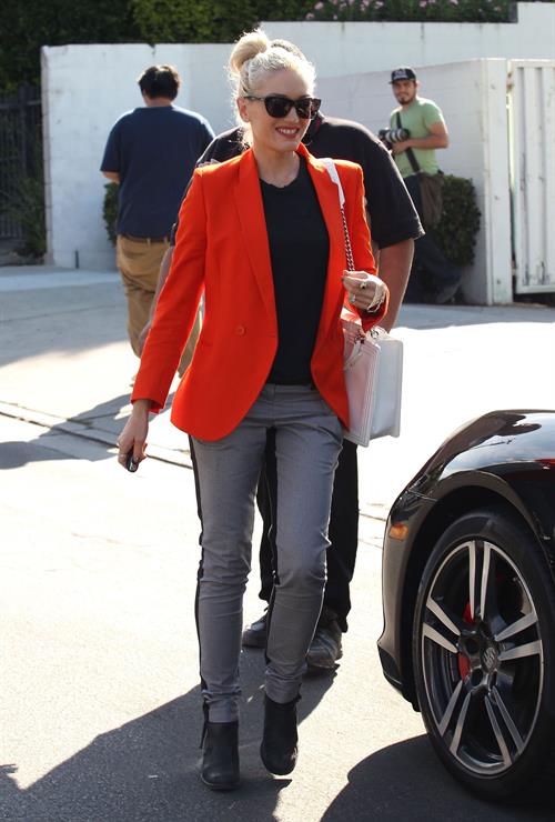 Gwen Stefani Spotted entering a store in Studio City (October 13, 2012) 
