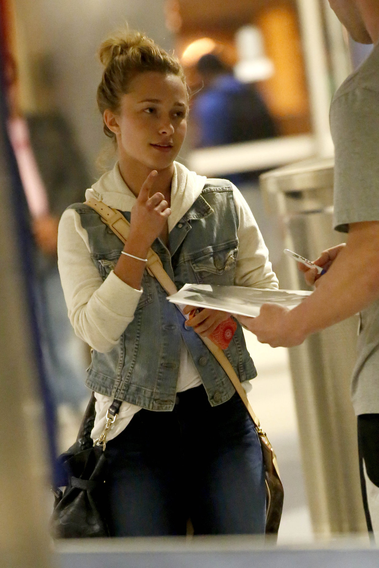 Hayden Panettiere Pictures Hayden Panettiere arriving at LAX Airport and signing autographs on May 29, 2013