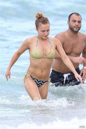 Hayden Panettiere - Bikini candids in Miami 9/1/13