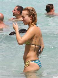 Hayden Panettiere - Bikini candids in Miami 9/1/13