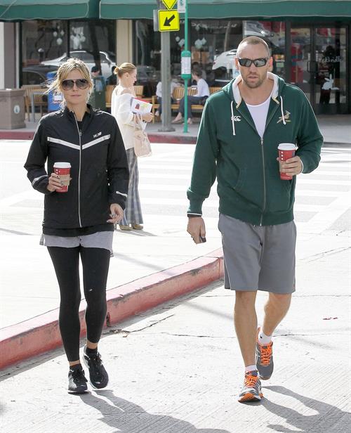 Heidi Klum Spotted leaving the gym and grabbing Starbucks in Brentwood (November 14, 2012) 