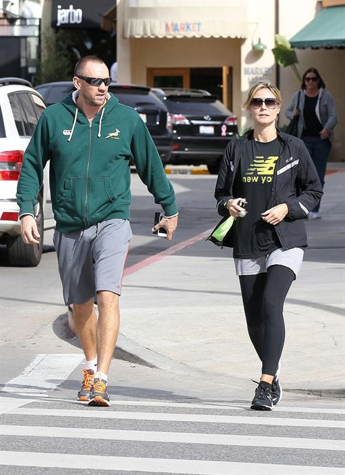 Heidi Klum Spotted leaving the gym and grabbing Starbucks in Brentwood (November 14, 2012) 