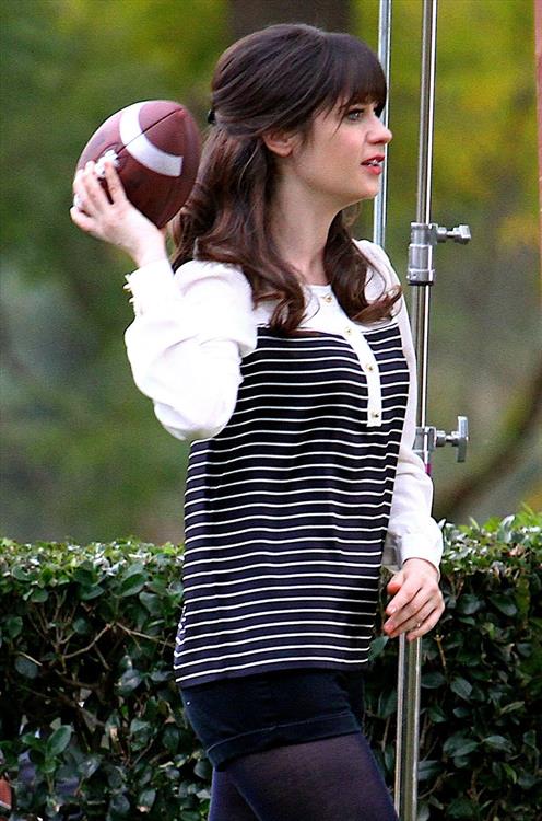 Zooey Deschanel  New Girl  set candids in LA 1/23/13  