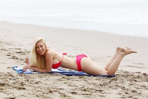 Heidi Montag Spends some time on the beach in Santa Monica (November 8, 2012)  (bikini)
