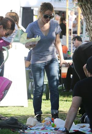 Hilary Duff – Farmers Market in Studio City 11/10/13  