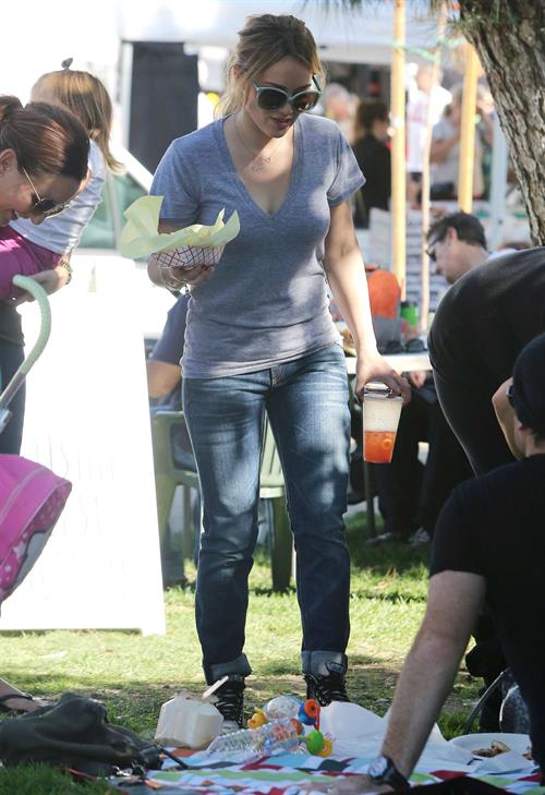 Hilary Duff – Farmers Market in Studio City 11/10/13  