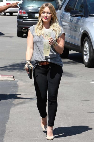 Hilary Duff Stops at Starbucks for an iced drink while out and about in Los Angeles (September 6, 2013) 