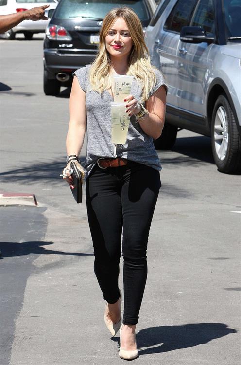 Hilary Duff Stops at Starbucks for an iced drink while out and about in Los Angeles (September 6, 2013) 