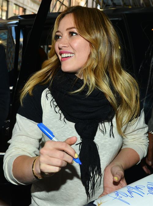 Hilary Duff Greets Fans at the Rachel Ray Show in New York City (02.05.2013) 