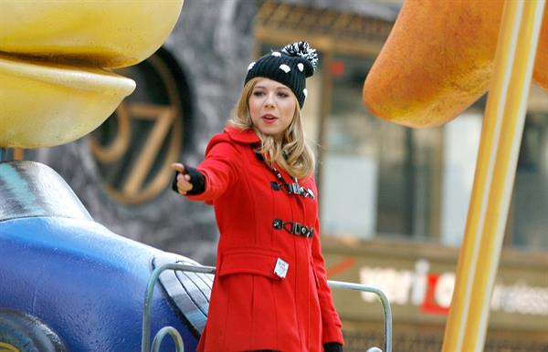 Jennette McCurdy 86th annual Macy’s Thanksgiving Day Parade NY 11/22/12 