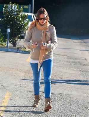 Jennifer Garner - Leaving Starbucks in LA 2/15/13  