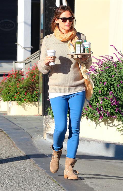 Jennifer Garner - Leaving Starbucks in LA 2/15/13  