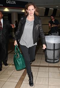 Jennifer Garner Departs LAAirport in L.A. (November 14, 2012) 