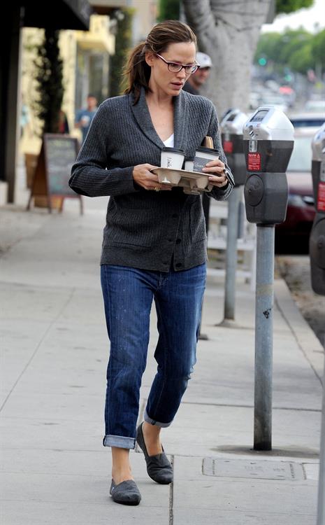 Jennifer Garner stops for coffee at Cafe Lue in LA October 4, 2012 