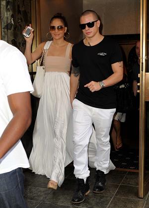 Jennifer Lopez dinner at Bubbys in New York City on July 24, 2012