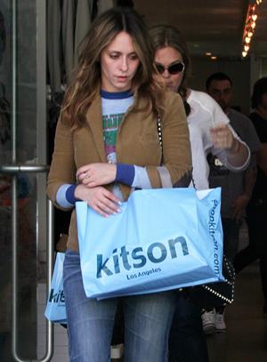 Jennifer Love Hewitt Shopping at Kitson in Beverly Hills April 6, 2013 