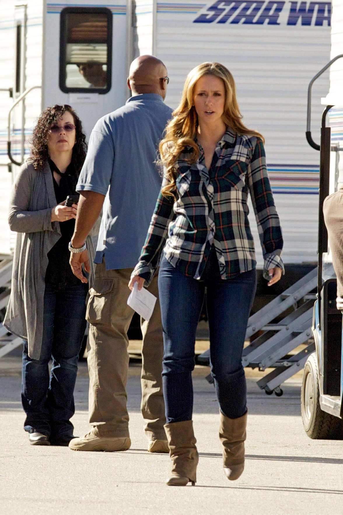 Jennifer Love Hewitt Pictures Jennifer Love Hewitt on the set of The Client List in Sherman Oaks February 1, 2013