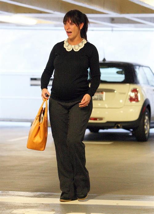 Jennifer Love Hewitt spotted out and about in Beverly Hills October 1, 2013 