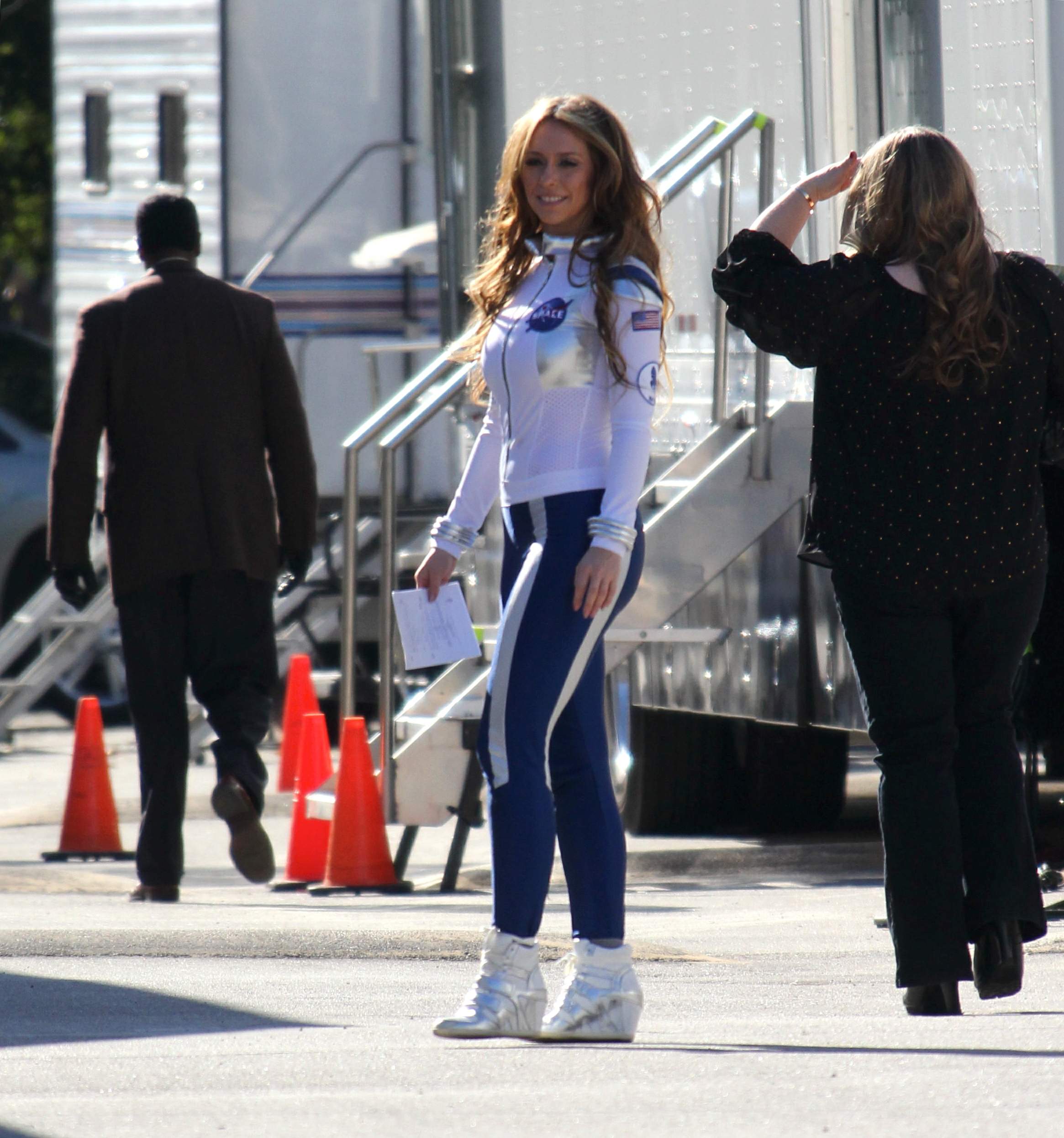 Jennifer Love Hewitt Pictures Jennifer Love Hewitt On the set of The Client List in Los Angeles January 4, 2013