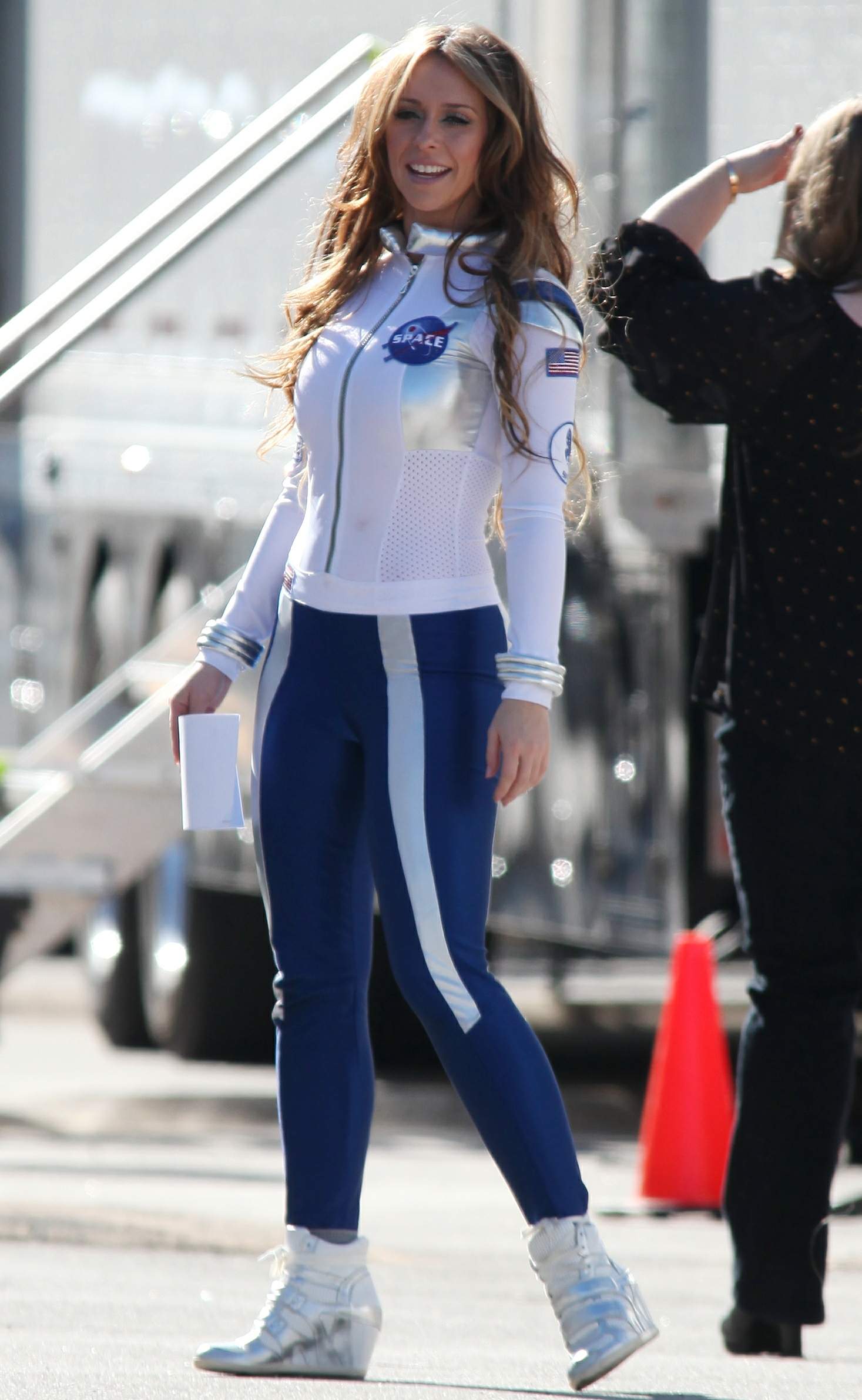 Jennifer Love Hewitt Pictures Jennifer Love Hewitt On the set of The Client List in Los Angeles January 4, 2013