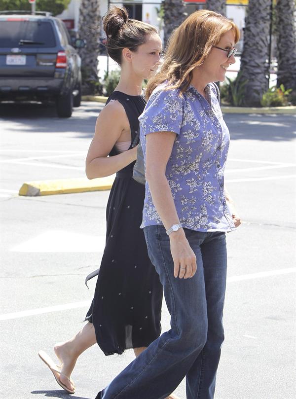 Jennifer Love Hewitt - out to lunch in Studio City June 7, 2012