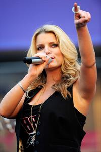 Jessica Simpson Bank of America 500 performance 