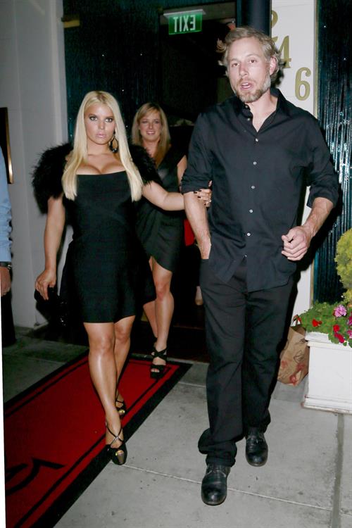 Jessica Simpson Pictures Jessica Simpson – Mastros Steakhouse candids LA 10/31/13