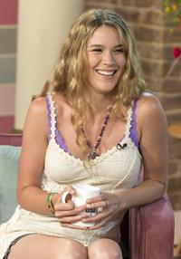 Joss Stone - This Morning Show in London (July 25, 2012)