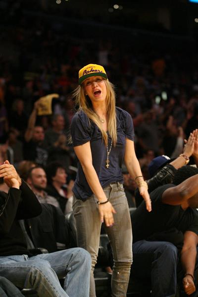 Kaley Cuoco attending a Los Angeles Lakers vs New York Knicks basketball game in LA on December 29, 2011