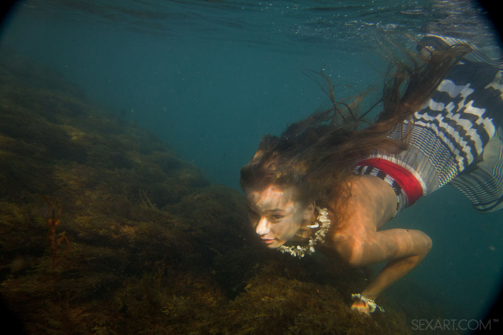 Milena D and Nika N: Initte by Antares