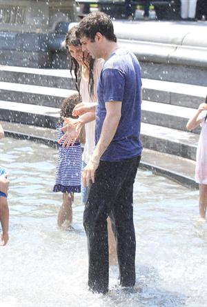 Katie Holmes Pictures Katie Holmes Films  Mania Days  in Washington Square Park (May 21, 2013)