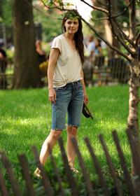 Katie Holmes Films  Mania Days  in Washington Square Park (May 21, 2013) 