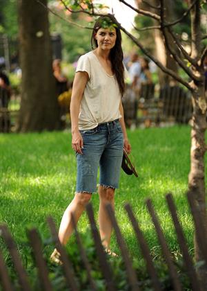 Katie Holmes Pictures Katie Holmes Films  Mania Days  in Washington Square Park (May 21, 2013)