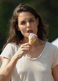 Katie Holmes Films  Mania Days  in Washington Square Park (May 21, 2013) 