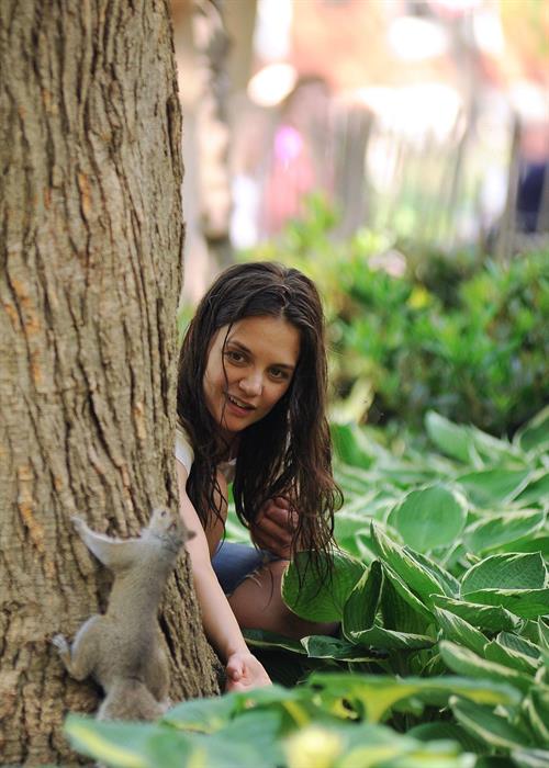 Katie Holmes Films  Mania Days  in Washington Square Park (May 21, 2013) 