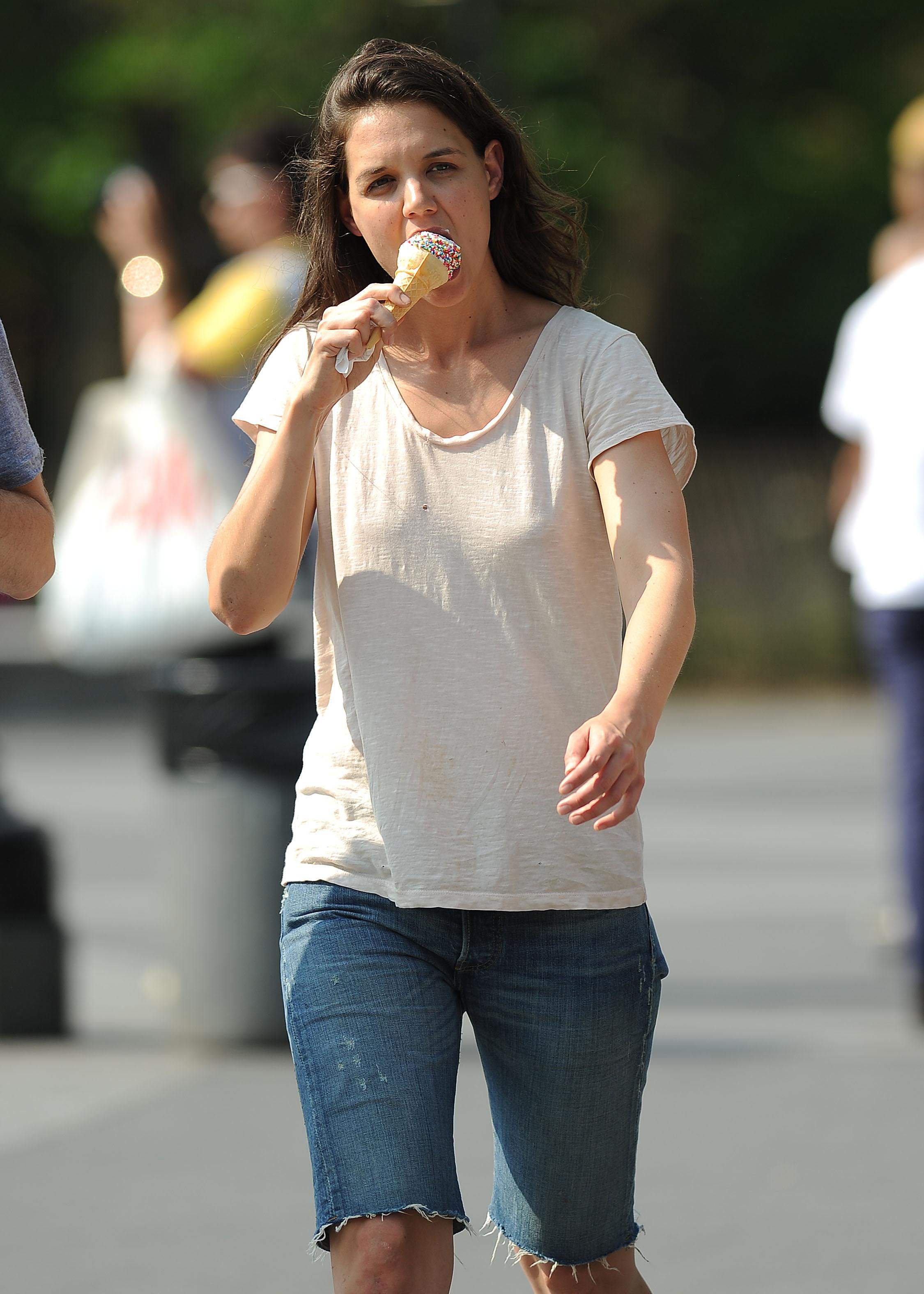 Katie Holmes Films  Mania Days  in Washington Square Park (May 21, 2013) 