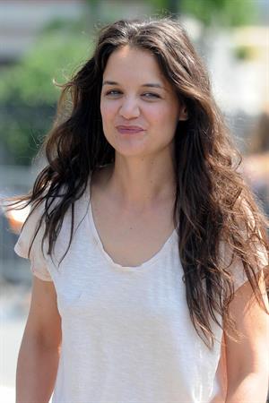 Katie Holmes Pictures Katie Holmes Films  Mania Days  in Washington Square Park (May 21, 2013)