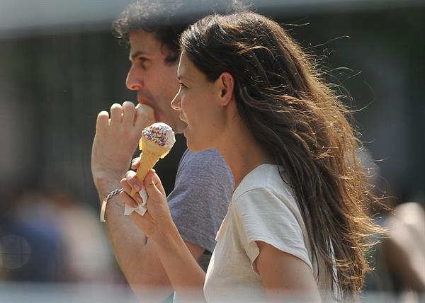 Katie Holmes Films  Mania Days  in Washington Square Park (May 21, 2013) 