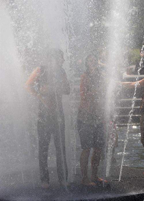 Katie Holmes Films  Mania Days  in Washington Square Park (May 21, 2013) 