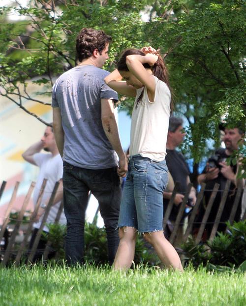Katie Holmes Films  Mania Days  in Washington Square Park (May 21, 2013) 