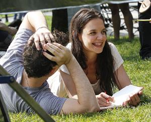 Katie Holmes Pictures Katie Holmes Films  Mania Days  in Washington Square Park (May 21, 2013)
